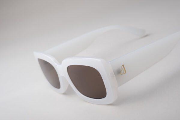 Love White - Image 3
