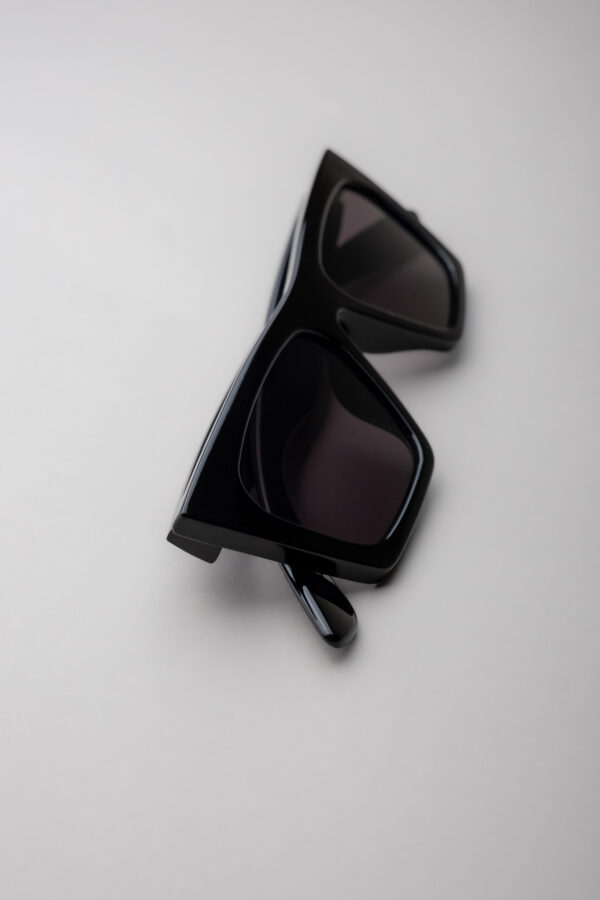 Free Black - Image 4